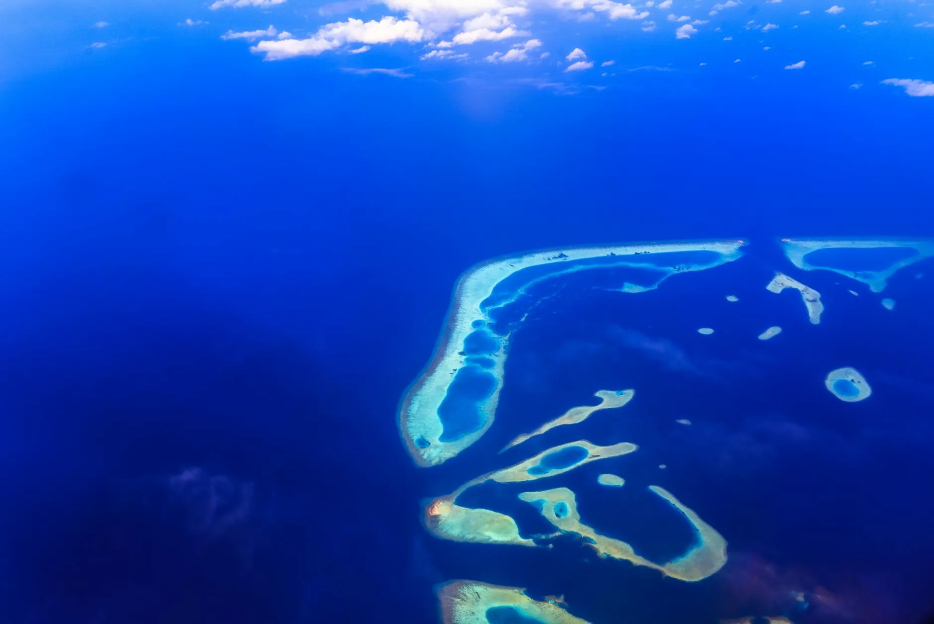 ️ Les atolls et lagons des îles